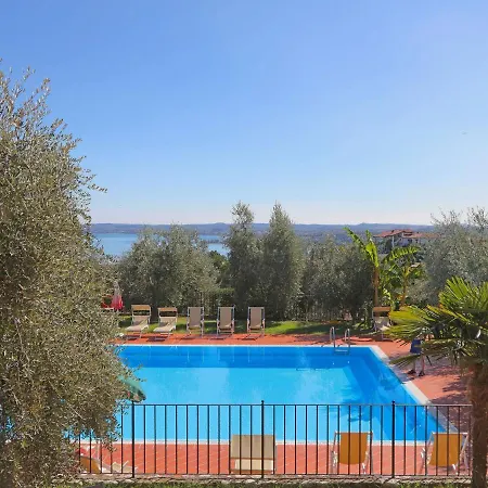 Сasa de vacaciones Comfortable Holiday Home In Soiano Del Lago With Lakeview