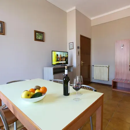 Comfortable Holiday Home In Soiano Del Lago With Lakeview Сasa de vacaciones *