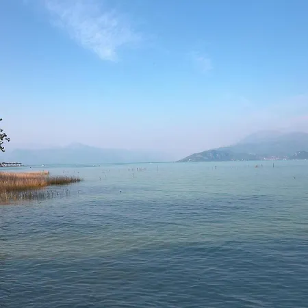 Сasa de vacaciones Comfortable Holiday Home In Soiano Del Lago With Lakeview