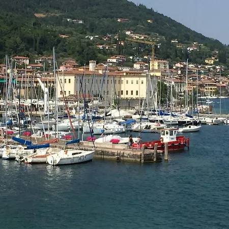 Comfortable Holiday Home In Soiano Del Lago With Lakeview Сasa de vacaciones *